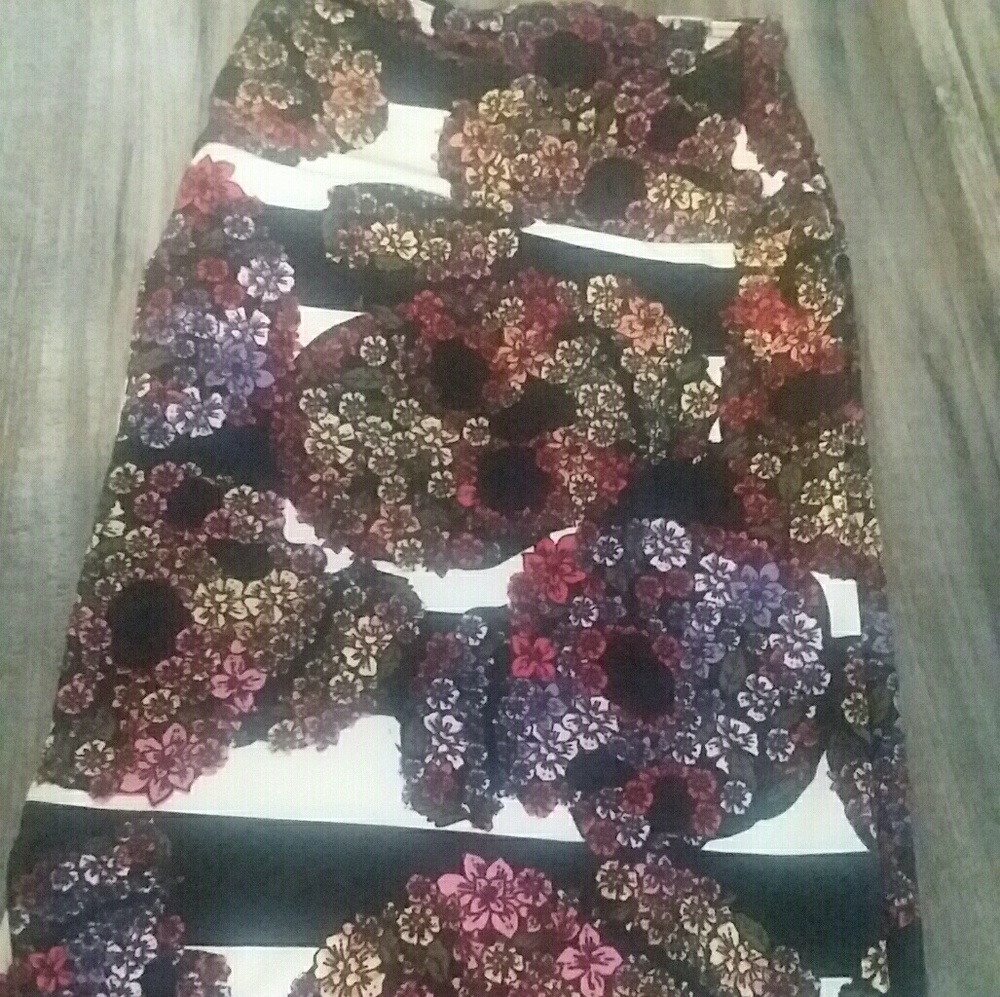 Lularoe Tc2 floral skull leggings